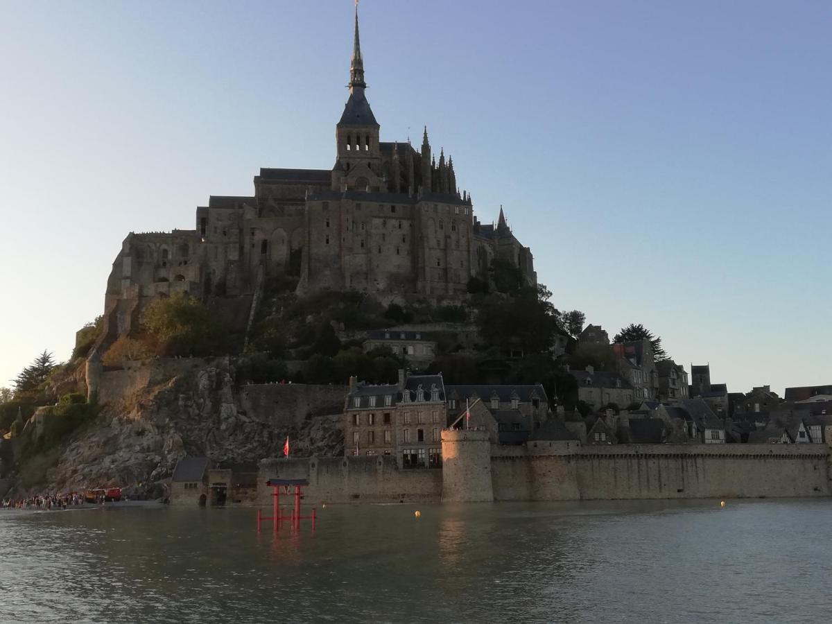 Chambres d'Hôtes Les Fleurettes en Baie Du Mont Saint Michel Exterior foto